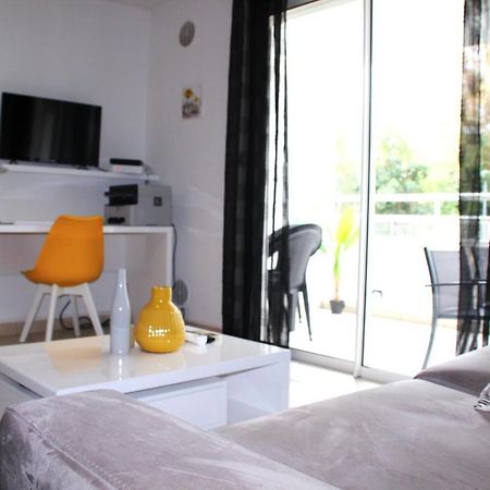 Studio Moderne, Centre-Ville, Au Calme, Parking Prive La Possession Exterior foto