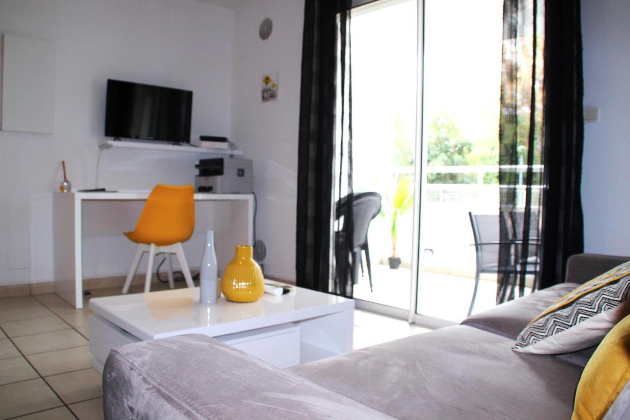Studio Moderne, Centre-Ville, Au Calme, Parking Prive La Possession Exterior foto